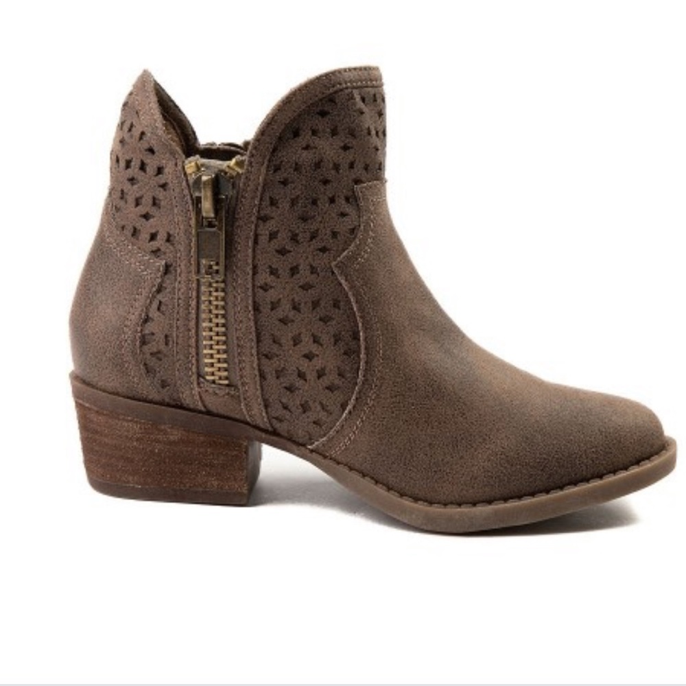 Ankle booties